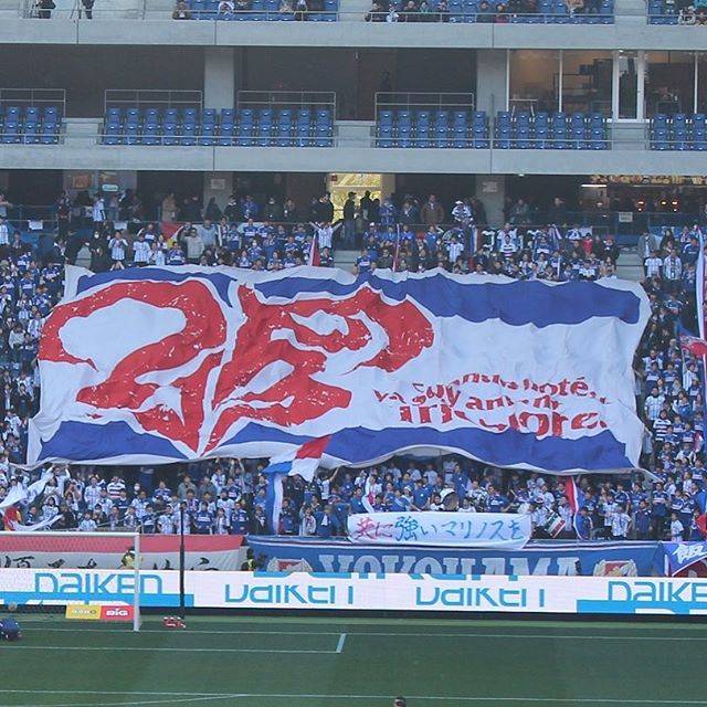 aki☆FR on Instagram: “⚽、横浜Fマリノスサポーター@パナソニックスタジアム吹田、ビッグフラッグ、、#横浜fマリノス#ビッグフラッグ#ゴール裏#ゴール裏サポーター#サポーター#トリコロール#jリーグ#jリーグ開幕戦#jリーグ開幕#⚽#パナソニックスタジアム吹田 ?✨3525” (72206)