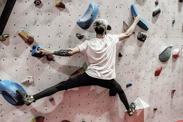 david elder - bouldering on Instagram: “TALL PERSON BETA ????? . . . it was at this comp that I tried the @ucraft_climbing anti-gravity shorts for the first time (with the highly…” (72334)