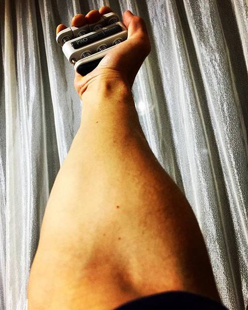 服部大輔 on Instagram: “ガバカチ待っとれよー！#握力トレーニング #筋トレ #リハビリ” (72356)