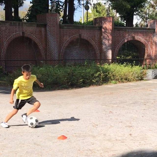 Kaito on Instagram: “1対1フェイント&ドリブル #朝練 . インアウトと体重移動のめちゃシンプルなやつだけど（インスタ映えしないｗ）、これとマルセイユがいまだに左右同じように一番使える ^_^ .…” (73462)