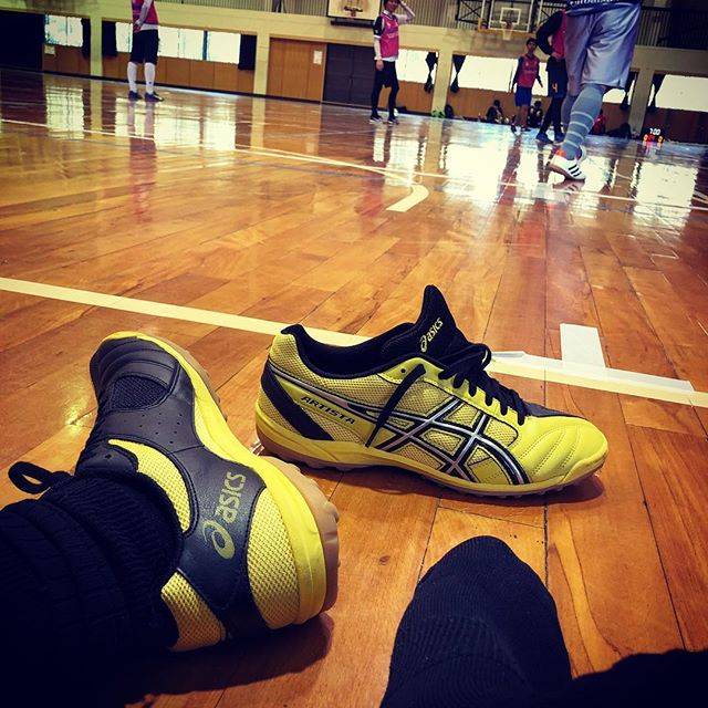 詔平 葛西 on Instagram: “暖かくなってきて最近はフットサルとランニングが楽しい日々。 久しぶりに2点決まりました⚽️ 新しいズックのせいでしょうか？ 初めてのアシックス★ #フットサル #futsal  #体育館 #futebol  #jogabonito  #シューズ #shoes…” (74153)