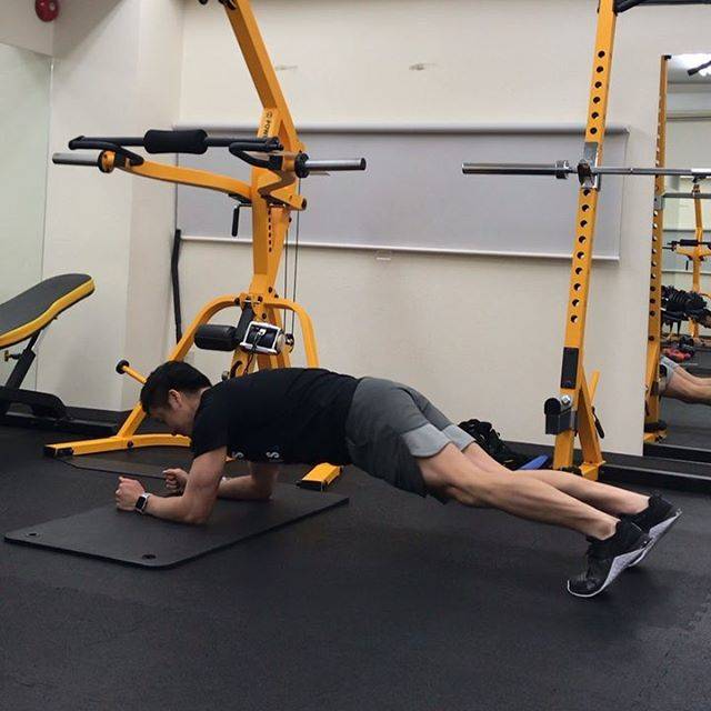 入江 遼太 on Instagram: “#iriegymプランクのバリエーション。体幹鍛えながらくびれにも刺激を！腹筋全体を使う強度高めの種目?#プランク #腹筋トレーニング #福岡 #那珂川 #ジム” (75247)