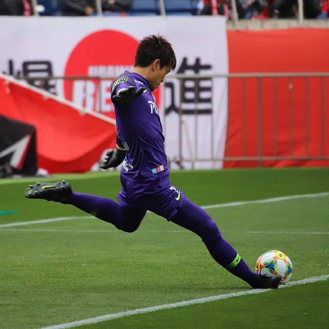 れいな on Instagram: “#周キック 本当にキレイ?#浦和レッズ #urawareds #wearereds #Jリーグ #jleague #J撮り #西川周作 #20190330 #FC東京戦 #ゴールキーパー #goalkeeper” (78478)