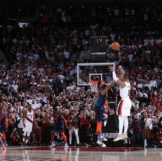 Shimpei_Iwasaki on Instagram: “Damian Lillard‼️? what a shot‼️‼️‼️‼️‼️ チーム一筋、最高のブザービーター✨✨✨ #NBA #damianlillard #blazers  #cluchtime #whatashot #buzzerbeater  #playoffs…” (78575)