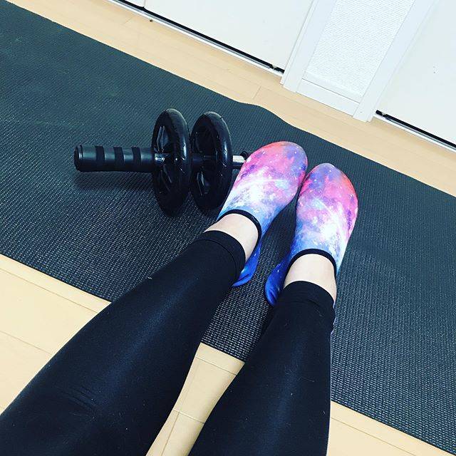 ?マキちゃん on Instagram: “がんばるぞー！.#ダイエット #腹筋ローラー女子 #腹筋ローラー #痩せる #筋トレ女子” (79966)