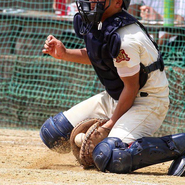 鳥羽 直樹 on Instagram: “決して後ろにはやらない…投手を助ける捕手！#高校野球 #捕手 #女房役 #ワンバウンド #ナイスキャッチ” (80893)