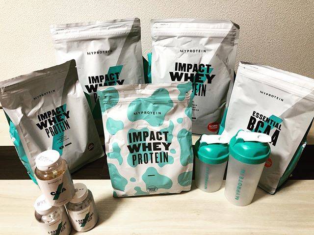 村上勇太 on Instagram: “粉たち..#マイプロテイン#myprotein #趣味#隙間時間に#筋トレごっこ#筋トレ初心者 #筋トレダイエット #粉#プロテイン#protein #釣りは遊びじゃねーぞ#魚釣り#は#体力#勝負#自重トレーニング #のみ” (81181)