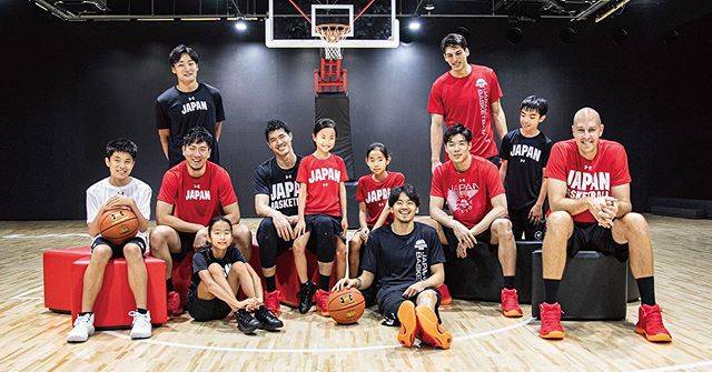 FLY Magazine on Instagram: “UNDER ARMOURから「AKATSUKI FIVE」公式アイテムの新作が登場！#AkatsukiFive #UnderArmour  #JAPAN #BASKETBALL #NATIONAL #TEAM #MENS #篠山竜青 #田中大貴 #比江島慎 #渡邊雄太…” (82784)