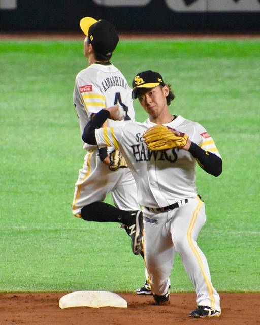 gutchi on Instagram: “_ #ほーくす4 #ほーくす6 #若きチームリーダー今宮健太 . . 今宮さん今日もスタメン出場嬉しいです? . 慶三さんとの二遊間コンビも楽しみ? . 最近暑さにやられているので 大人しく涼しいテレビの前から応援します? . #ソフトバンクホークス  #ヤフオクドーム…” (83147)