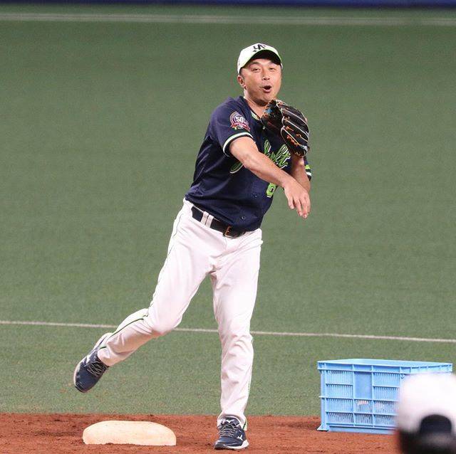 ちど on Instagram: “?? 7月のナゴドにて 86さまが守備練習に参加していたので お！現役復帰か？！なーんて 思いながら撮ってましたけど ドリームゲームに向けて 調整してたんですね！（たぶん） 名手宮本が名古屋で見れてよかったです！！ #ドリームゲームでは #ガチでしたね 笑…” (83154)