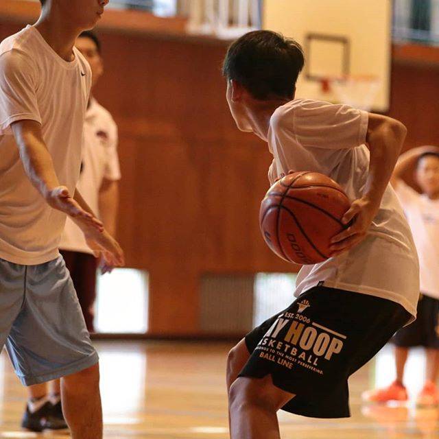 Atsu.M / Atsushi Mishina on Instagram: “お盆も関係無しでバスケ三昧の日々?  夏合宿で二日間泊まりで練習 中学校の引退した3年生たちが お手伝いに来てくれて本当に感謝? キャプテンだけど もうひとつのチームが試合あるので うちの子は初日だけの参加 いつもご迷惑をおかけしています?  スタンス構えたとき…” (83187)