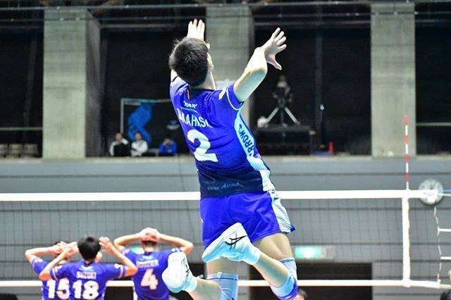 瑞。 on Instagram: “サーブ#VLEAGUE #volleyball #Division1 #Vリーグ #バレーボール #3leg #氷見市ふれあいスポーツセンター#東レアローズ #東レアローズ男子 #高橋健太郎 選手2019.2.16 V.LEAGUE 18/19 Division1” (84671)