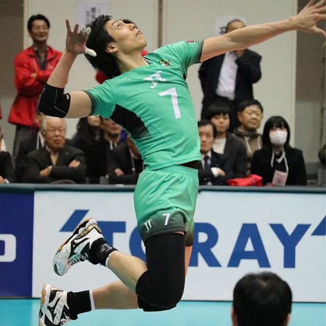 クッシー on Instagram: “また、黒鷲旗を最後にチームを去る選手もいる大会でもあります。新しい選手の登場、コートを去る選手との別れ、移籍、転向、、。越川選手のインドア最後の大会を今年も観に行けたらなと思います。#越川優 選手” (85132)