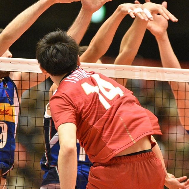 Yumi.u on Instagram: “石川くん、今日イタリアへ出発だそうです✈️ 早いなぁ....... 日曜日からイタリアのリーグが始まるから、早く合流したかったんだろうね。 日本から活躍を期待しています? 頑張れ祐希！！ . . .  #ワールドカップバレー  #worldcup2019  #ワールドカップ…” (86746)