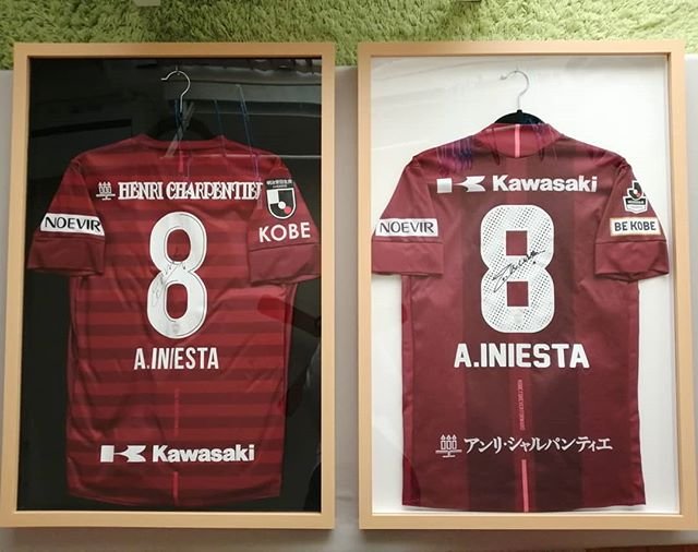 matira on Instagram: “* イニ様のサイン入りユニフォームを飾りたくて、父に額を作ってもらいました✨ 額に入れたらめちゃくちゃカッコよくて、一人眺めては悶絶??? いつもわがままオーダーを聞いてくれるおとうさま✨ありがとう✨ * 思ってた以上に大きくて存在感ありすぎて、どこに設置するか悩み中。。。?…” (87097)