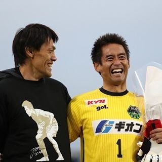 しんどーともき??⚓️ on Instagram: “川口能活さん引退。 25年の現役お疲れ様でした。 様々な感動をありがとうございます。  引退セレモニー見て、さすが川口能活さん言うことが違うな〜って思ってた。 写真撮影辺りで泣いてるのに気付いて、つられて泣く。 まさかの高橋先生出てきて「おお」ってなって。…” (87477)
