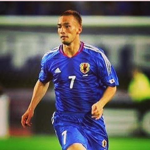 佐藤薫(solitary) on Instagram: “湘南ベルマーレは、天皇杯優勝直後に、親会社が経営不振で撤退したので、自力経営を目指して、中田英寿選手等年棒の高い選手を放出して、戦力ダウンして弱いチームになりました。中田英寿選手は、湘南ベルマーレの事を思って、チームを離れて、海外移籍しました。高校３年生の中田英寿選手に、J…” (88122)