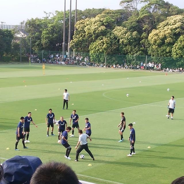 Yasuo Yoshida on Instagram: “昨日のリベンジ。今日は間近で見れました?#サッカー日本代表合宿#最終日#リベンジ” (90601)