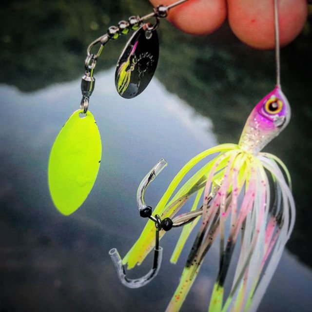 つよし on Instagram: “こんな悲しい顔したスピナベ見たことありますか❓このスピナベの持ち主はフックにカバーが付いたまま投げまくり大きなバイトをバラすまでこのカバーに気付きませんでしたとさ?くそがっ‼️カバーを外して帰ったとさ??#バス釣り#スピナーベイト #イージーミス#クソがっ” (91158)