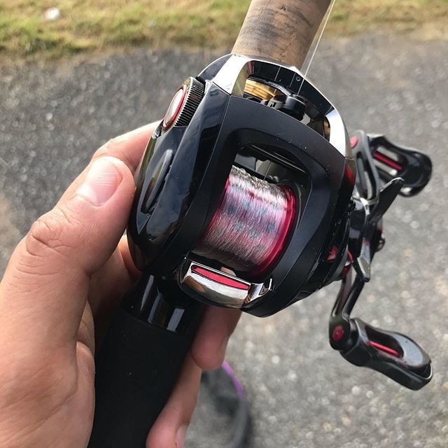 horishi.strong fishing on Instagram: “先日、SSエア導入して 早速、陸王オープンで、 使ってみました！！ 噂通り、軽いものでも スムーズに飛ばすことが 出来ました。  ブレーキセッティングも 非常に簡単で、トラブルレスでした。  ほぼ、一日中こればかり 使いましたが、バックラッシュ する事はありませんでした。…” (91467)