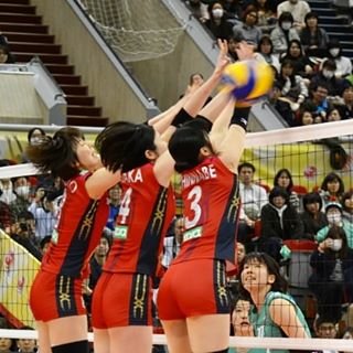 山口良二 on Instagram: “#新鍋理沙#岩坂名奈 #野本梨佳 #久光製薬スプリングス#アウトサイドヒッター#ミドルブロッカー#全日本女子バレー代表選手火の鳥Nippon#sinnaberisa #iwasakanana #nomotorika #hisamitsusprings…” (93690)