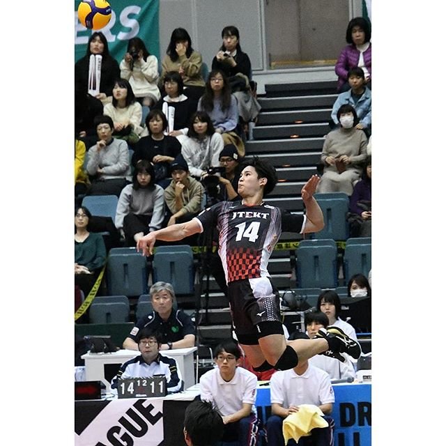 @you_fc_bb on Instagram: “2019.12.01 vs FC東京この跳躍力よ?西田くんの人気ヤバかったキャーキャーうるさいうるさい?地上波のチカラってハンパないって再確認しました笑#ジェイテクトSTINGS#西田有志 #vリーグはバレーだよ” (94399)