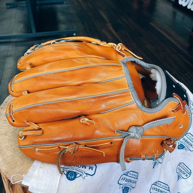 小川NAOKI on Instagram: “艶がー！！って言ってる人多いけど 久保田のグラブでなんのオイル塗ってなくてもこれだけ艶はだせる  #オーダーグラブ #GLOVE #野球 #高校野球 #プロ野球 #BASEBALL #グラブ #グローブ #野球用品専門 #中日ドラゴンズ #阪神タイガース #西武ライオンズ…” (94534)