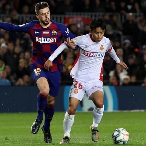 Kazunari Morita on Instagram: “スペイン1部リーグ"リーガエスパニョーラ"第16節。久保所属のマジョルカは古巣であるバルサことバルセロナと対戦。メッシなどのゴールで2点リードされたマジョルカは前半35分、久保が反撃の好機を作り、ブディミールのゴールへ繋げて1点を返す。更に4-1でバルサリードの後半9分にも久保のパスがガメスのクロスを経て、ブディミールのヘディングで2点目を挙げた。しかし、試合はメッシのハットトリック達成でバルサが試合を優勢に動かされて、5-2でマジョルカが敗北。それにしても久保の活躍はチームの次戦勝利に繋がる大きなきっかけを作ったことは間違いないだろう。…” (94990)