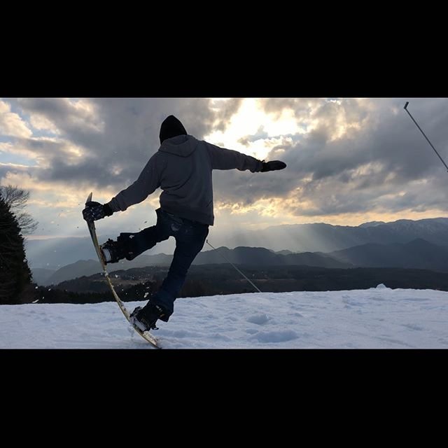紅音 on Instagram: “雪山で働きたいねー  #l4l #ftwo #686 #volcom #tnt #union #グラトリ #good #いいね #スノボー好きな人と繋がりたい #followme #gopro #goproのある生活 #스노보드 #스노우보드 #スノボー…” (96051)