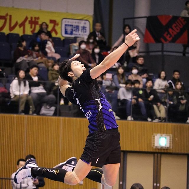 茉。 on Instagram: “清水選手のサーブっ?#パナソニックパンサーズ#panasonicpanthers #清水邦広 選手#Vリーグ#Vリーグはバレーだよ” (97093)
