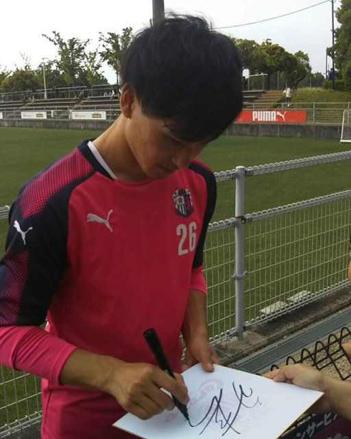 のりまき? on Instagram: “拓実移籍おめでとう?世界一のクラブに⤴︎⤴︎ファンサも毎回100点やった☺️デビュー前から応援してるから嬉しいね(^^)観に行こうかな?#南野拓実#桜の最高傑作#cerezoosaka #salzburg #liverpool” (98465)