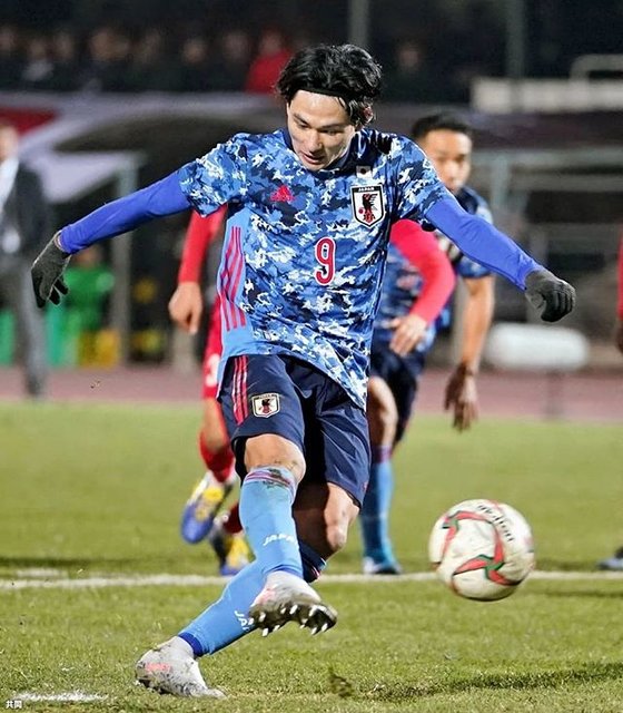 本田圭一 on Instagram: “あ、南野のゴールを祝福してる訳ではありません? 昨夜のキルギス戦。 さしより勝てばいい、と言えばそれまでなんだけども… 「まぁPKにしてあげざるを得んかな」てゆうのと「本大会レベルじゃ入らんど」てFKの2点だけ。…” (98470)