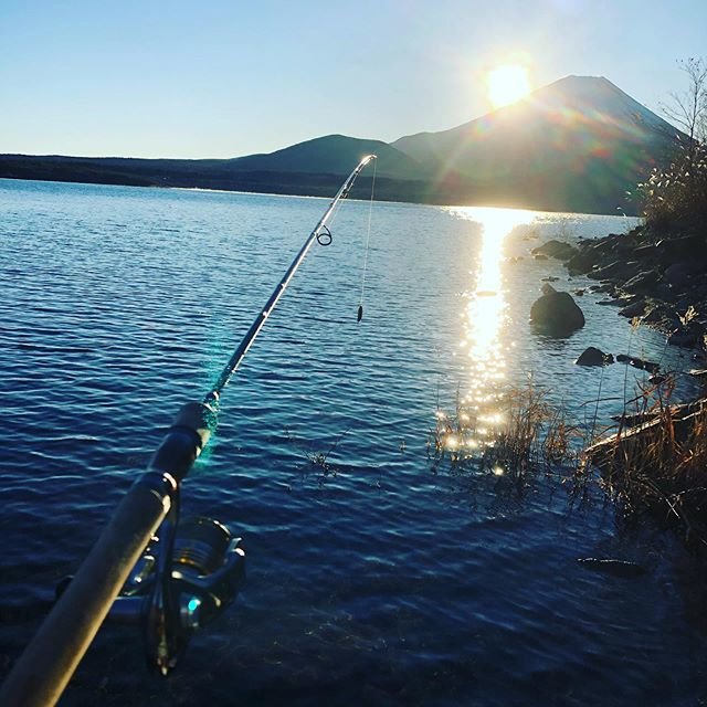 @miyakichi555 on Instagram: “よっしゃ‼️久々の本栖湖✨この時は、はしゃいでいたモンですよ?#本栖湖#ルアーフィッシング #トラウト#トラウトフィッシング #ボーズ#富士山#mtfuji#ダイヤモンド富士” (100523)