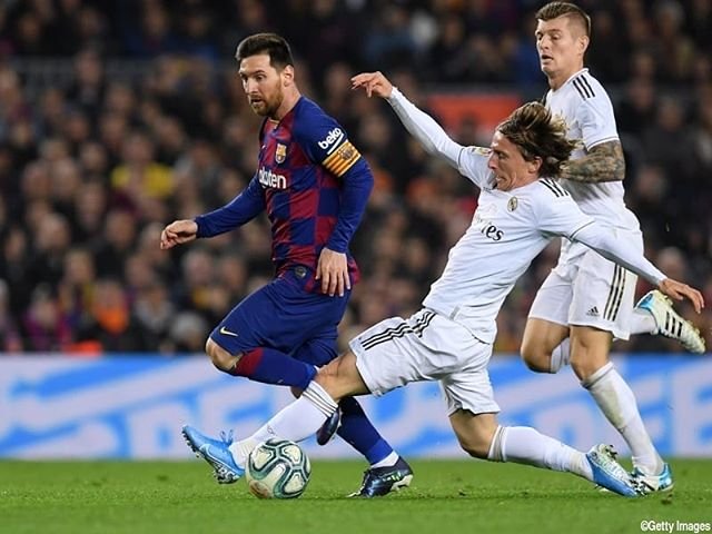 tomomi saito on Instagram: “サッカー⚽  リーガ第10節延期分 バルセロナ 0－0 R･マドリー  延期となっていたリーガ・エスパニョーラ第10節、バルセロナ対レアル・マドリーが開催され、伝統の一戦クラシコは、2002年11月22日以来の約17年ぶりにスコアレスドローで終わった❗  バルセロナ…” (101332)