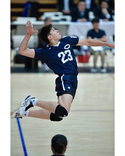 takuhendrix on Instagram: “【おまけ写真】 オマケでスミマセン? #スーパーカレッジバレー2019 第72回秩父宮賜杯全日本大学男子選手権大会 3位決定戦 December 1, 2019 #大田区総合体育館 #大学バレー #全カレ #バレーボール volleyball #センターコート 中央大学 vs…” (101627)