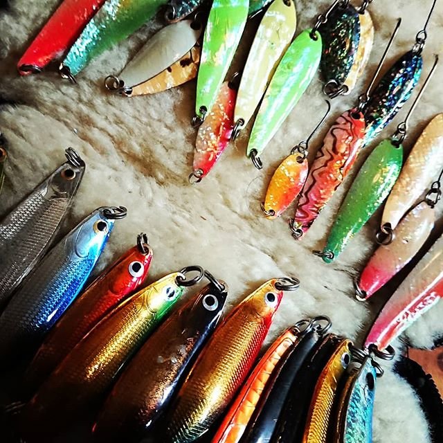 Takaaki Sekine on Instagram: “秋は釣れても釣れなくても湖でスプーンの季節。雨の降る日曜日にはその準備。#タックルハウス#ツインクルスプーン#バッセル#トラウトスプーン” (102682)