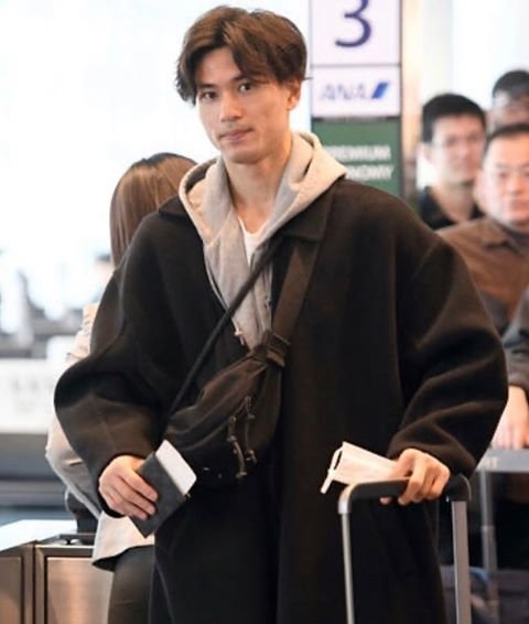 TakumiMinamino 南野拓実 on Instagram: “According to the local news, Takumi is said to be back to England on the 30th because his contract starts on January 1. - [Tiếng Việt]…” (103150)