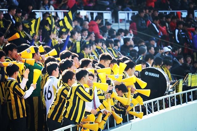 ⚽️ on Instagram: “・毎年毎年最高の応援をありがとう#前橋育英サッカー部 #高校サッカー#選手権#サッカー#soccer” (104171)