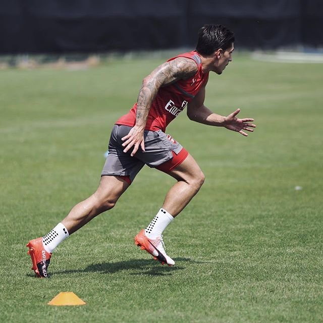 Gフォーム/トゥルーソックス　　?タキス? on Instagram: “#Repost @hectorbellerin ・・・ Feeling fit & strong ? #ChooseSpeed @pumafootball…” (105598)