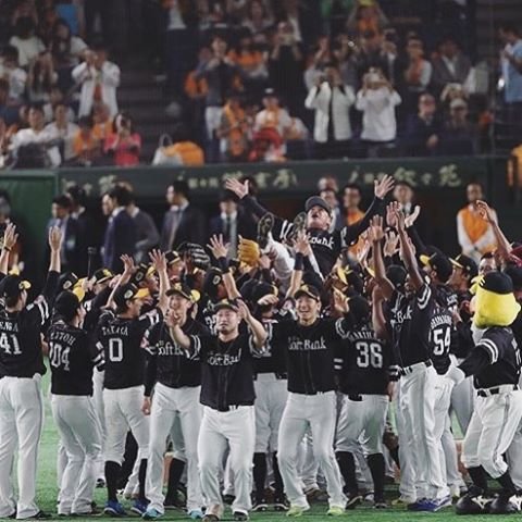 Rick van den Hurk | リックバンデンハーク on Instagram: “?JAPAN SERIES 2019 CHAMPIONS?  Together we did it! 4 straight wins. Tonight we @softbankhawks_official celebrate the 3rd Japan Series…” (108589)