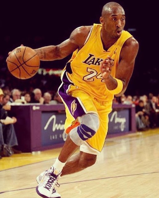 akky on Instagram: “NBAのスーパースターの1人、コービーブライアント。  不慮の事故死から何日か経つけど、マイケルジョーダンとコービーは僕の中のスーパースター?です。  #コービーブライアント  #コービーブライアントありがとう  #コービーブライアント事故死  #nba  #スーパースター…” (109284)