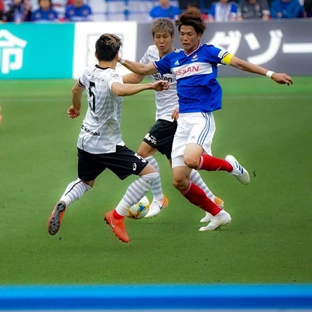 @lala_f_marinos on Instagram: “2019.5.18 横浜FマリノスVSヴィッセル 神戸  #扇原貴宏  #山口蛍 #元セレッソ対決  #横浜fマリノス  #yokohamafmarinos #マリノス #勇猛果敢 #この街にシャーレを #この街に頂点を #横浜沸騰 #全てはマリノスのために #日産スタジアム…” (109759)
