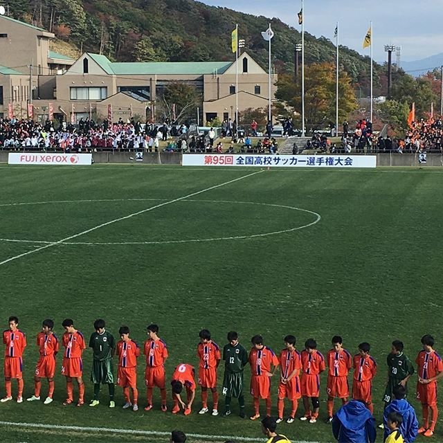 Nobuyuki Makuta on Instagram: “遥々、母校の応援に…ジャイアントキリング期待しましたが、壁は半端なく高かった…#撃沈#でも高校サッカー最高です！#郡山高校サッカー部#最高#懐かしい先輩もいましたね〜#負けましたが最高に楽しかった〜#あまりにも昔すぎて…#俺サッカーやってたのかすら疑問#笑” (109912)