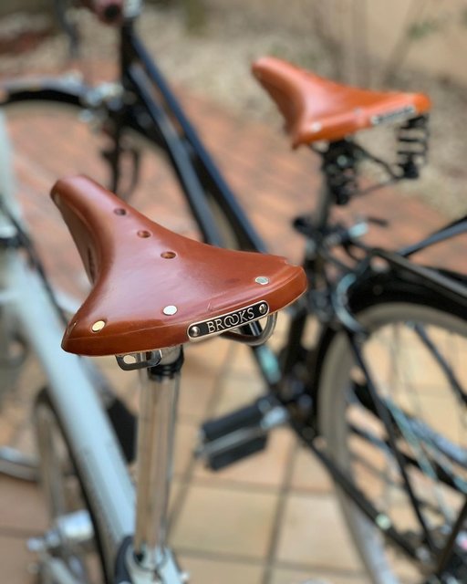 ゆう_356 on Instagram: “我が家のブルックス兄弟???..#ブルックス#brooks#サドル#自転車#自転車好きな人と繋がりたい #ロードバイク#ママチャリ#ブロンプトン#BROMPTON#小径車#ミニベロ#折りたたみ自転車” (111379)