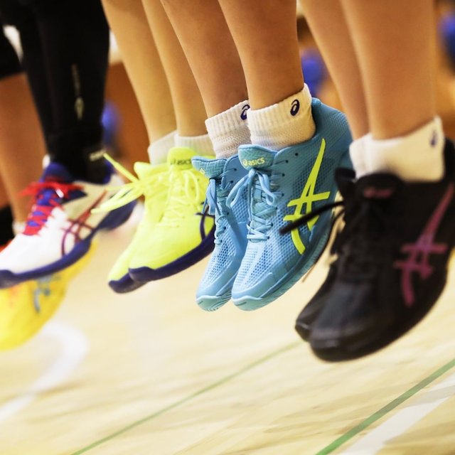 ASICS JAPAN on Instagram: “. バレーシューズを買ったことがある人は「履き心地やカラーが…」という経験があるのでは。 . 自分の足にあった幅や好みのカラーは様々。 . 「スペシャルオーダーシステム」では、11ヶ所のカラーと3タイプのシューズ幅を自由に組み替えられる。 . スペシャルな1足を手に入れよう。…” (111726)