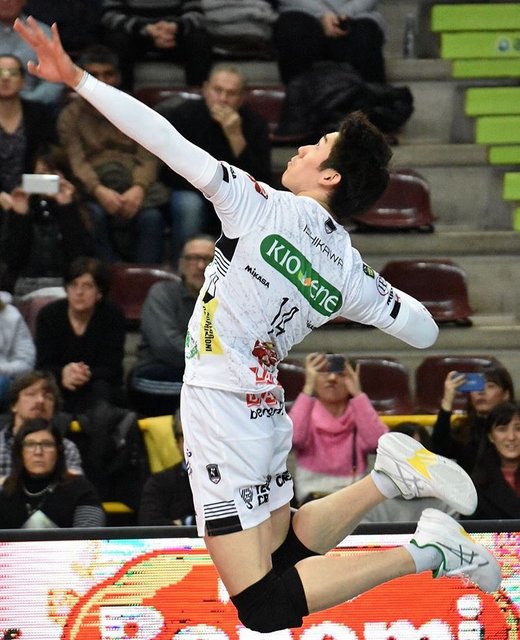 @r.volley04 on Instagram: “・ 学校で友達とバレーして遊んでる時に、祐希くんを イメージして跳んでみたけど、空中でこんな姿勢 はとれませんでした? 彼があまりにも簡単そうに跳ぶから私も少しなら できるのかな？って思ってた? やっぱり無理だよね? 祐希くん。すごいです。? ・ ・ ・ ?photo by…” (111734)