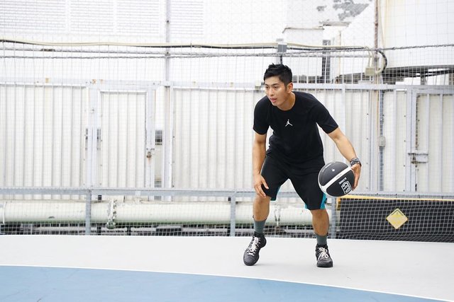 shotclock on Instagram: “松田悟志の24秒でバスケットのルール解説 #ダブルドリブル 『 #shotclock ファッション』で検索? #松田悟志 #俳優 #バスケ男子 #バスケットボール #炎の体育会TV #actor #shotclock  #バスケ女子 #24秒動画 #ファッション #カルチャー…” (112144)