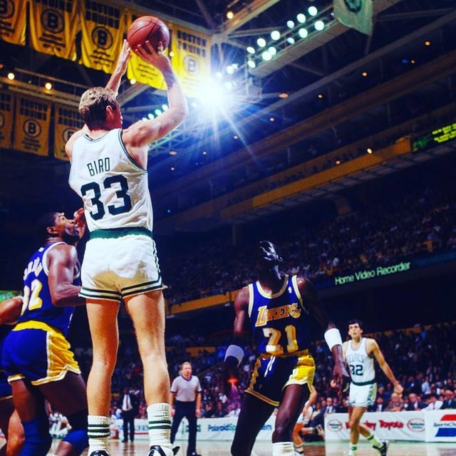 Le Crossover NBA on Instagram: “#Throwback : La pureté du shoot de Larry "Legend" Bird ?” (112247)