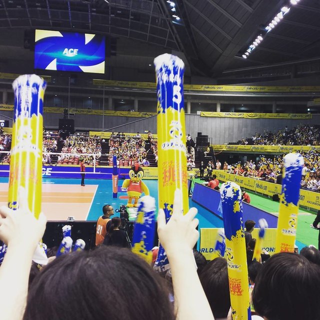 suzugon on Instagram: “これからバレー観戦(☆∀☆)#グラチャンバレー2017 #女子バレー #ロシア戦 #佐藤栞里来てる #みやぞんもいる #東京体育館” (112429)