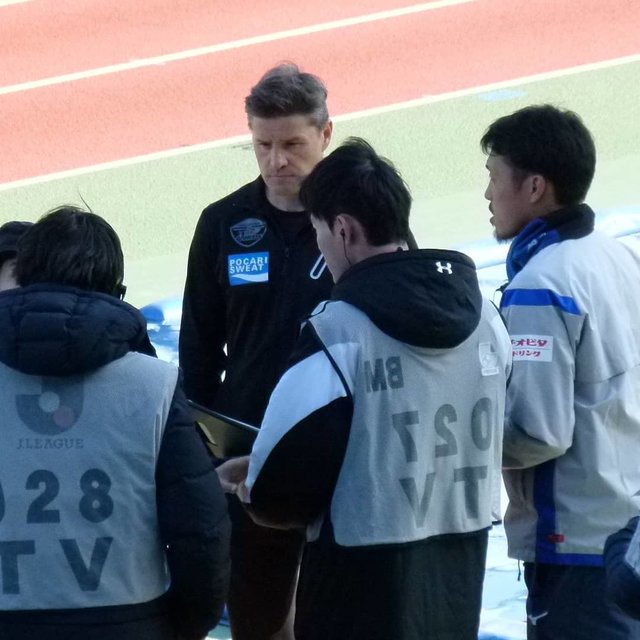 Shigeo  Baba on Instagram: “プレーオフのハーフタイムインタビュー。ここまでは徳島ペースやったのに湘南の選手交替で流れが変わりました。  #リカルドロドリゲス #徳島ヴォルティス #湘南ベルマーレ #ハーフタイム #インタビュー #dazn #bs1 #j1 #j2 #jleague #prayoff…” (112989)